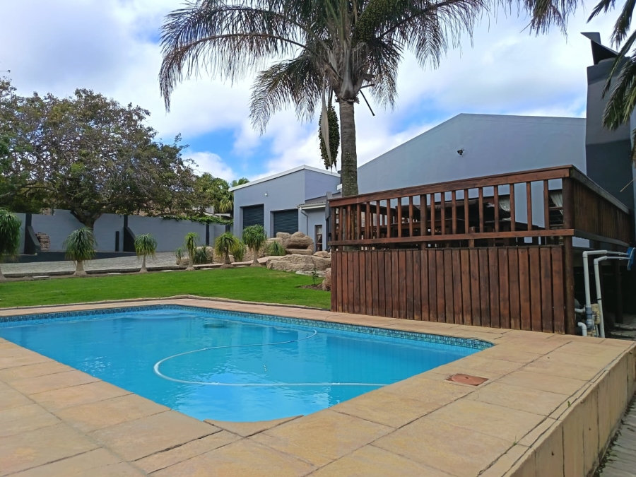 To Let 7 Bedroom Property for Rent in Humansdorp Eastern Cape